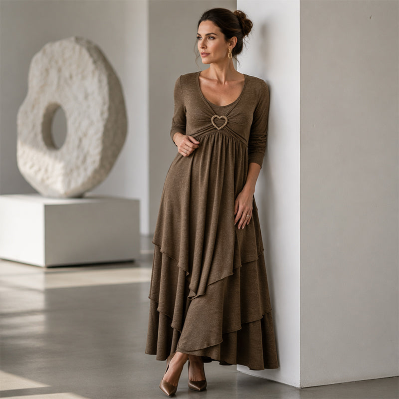 ✨👗 Vestido midi em camadas com detalhe em forma de coração – Corte em A que realça a silhueta e tecido leve, ideal para viagens ou encontros