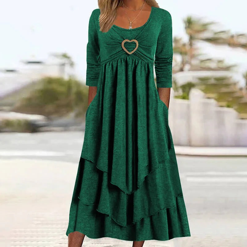 ✨👗 Vestido midi em camadas com detalhe em forma de coração – Corte em A que realça a silhueta e tecido leve, ideal para viagens ou encontros