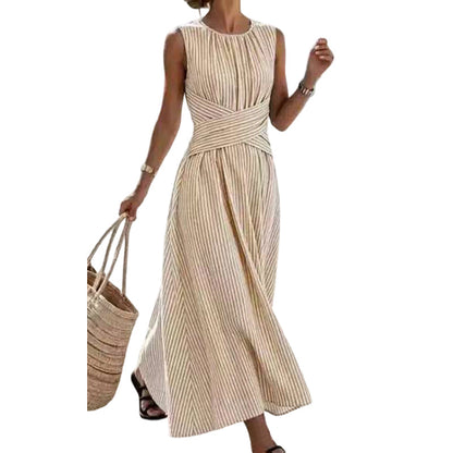 ✨ 🎀 Vestido sem mangas às riscas – Riscas clássicas e caimento lisonjeador – Elegância natural para qualquer ocasião.