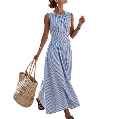 ✨ 🎀 Vestido sem mangas às riscas – Riscas clássicas e caimento lisonjeador – Elegância natural para qualquer ocasião.