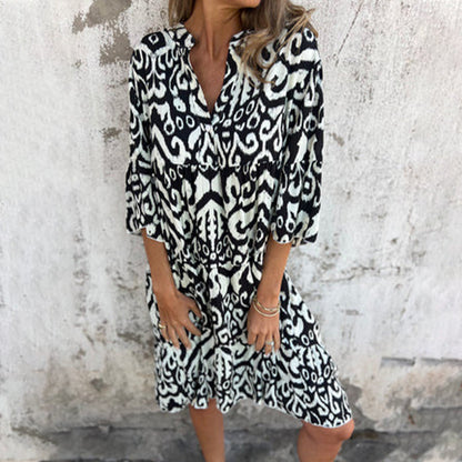 ✨👗Vestido com decote em V, estampado e mangas três quartos