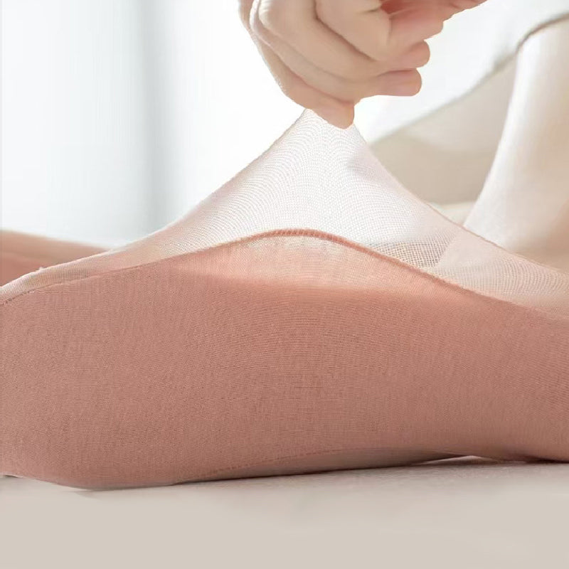 Meias de senhora tipo sapatilha, de corte baixo, em tela transparente e ultra-invisíveis