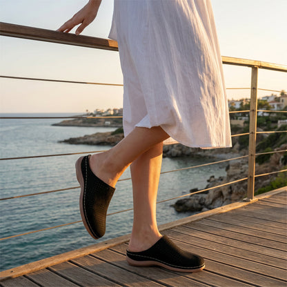 Mules femininas com plataforma e design perfurado, sem atacadores