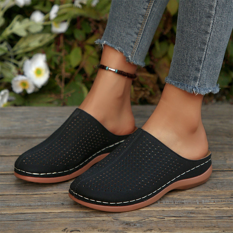 Mules femininas com plataforma e design perfurado, sem atacadores