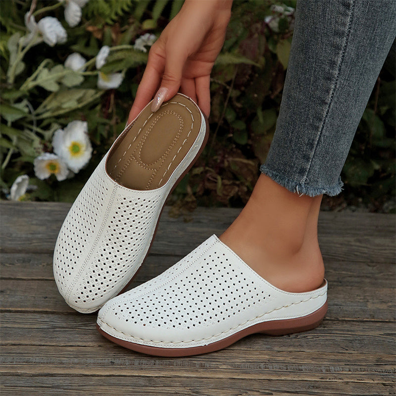 Mules femininas com plataforma e design perfurado, sem atacadores