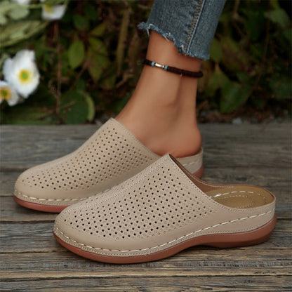 Mules femininas com plataforma e design perfurado, sem atacadores