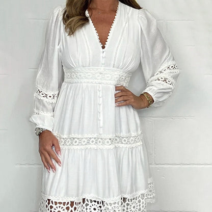 ✨👗Vestido feminino branco vintage com decote em V e rendas recortadas
