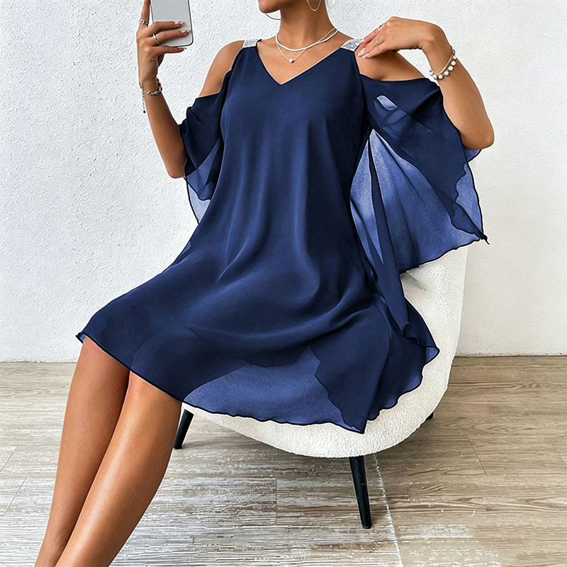 ✨ 💃Vestido comprido com decote em V e ombros à mostra – Recortes modernos e um corte elegante – Arrase em qualquer evento.