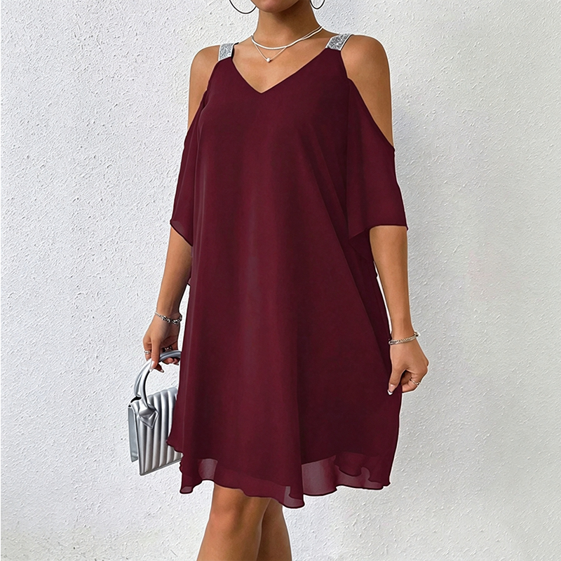 ✨ 💃Vestido comprido com decote em V e ombros à mostra – Recortes modernos e um corte elegante – Arrase em qualquer evento.