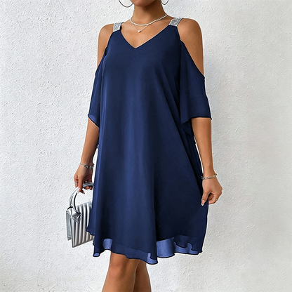 ✨ 💃Vestido comprido com decote em V e ombros à mostra – Recortes modernos e um corte elegante – Arrase em qualquer evento.