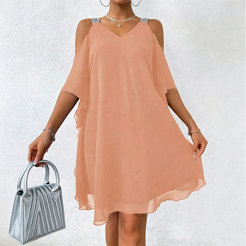 ✨ 💃Vestido comprido com decote em V e ombros à mostra – Recortes modernos e um corte elegante – Arrase em qualquer evento.