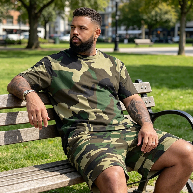 Conjunto de camiseta e shorts com estampa camuflada masculino