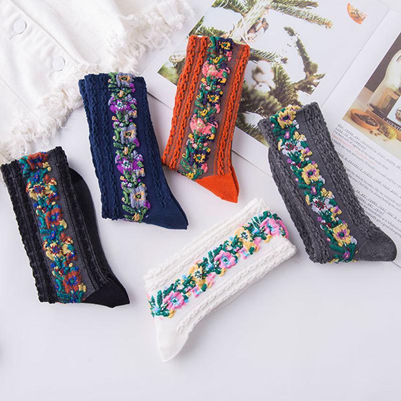 🎅Promoción de Navidad🔥 - Compre 2 y llévese 3 gratis💟Calcetines vintage con bordado floral (5 pares)