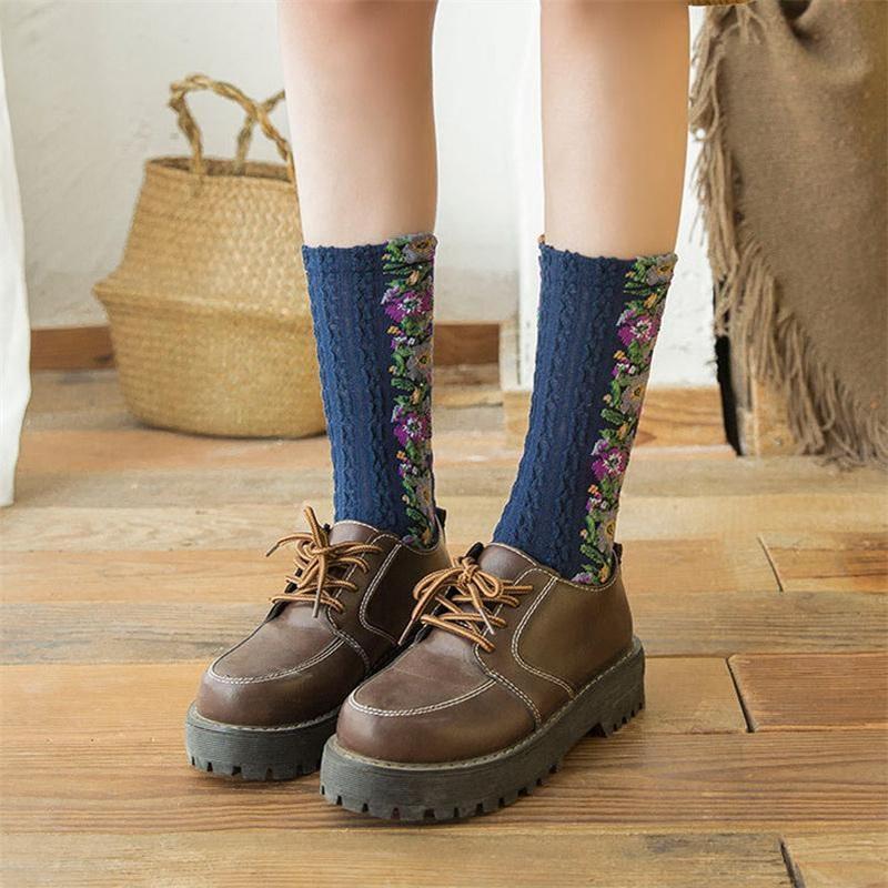 🎅Promoción de Navidad🔥 - Compre 2 y llévese 3 gratis💟Calcetines vintage con bordado floral (5 pares)